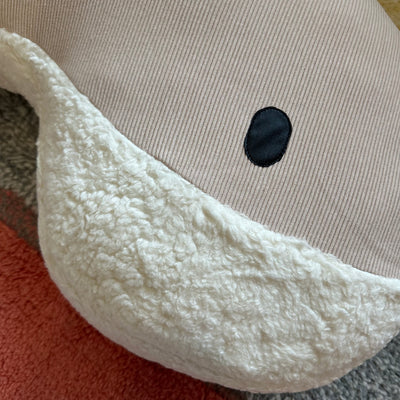 Feeding pillow Momo whale sand