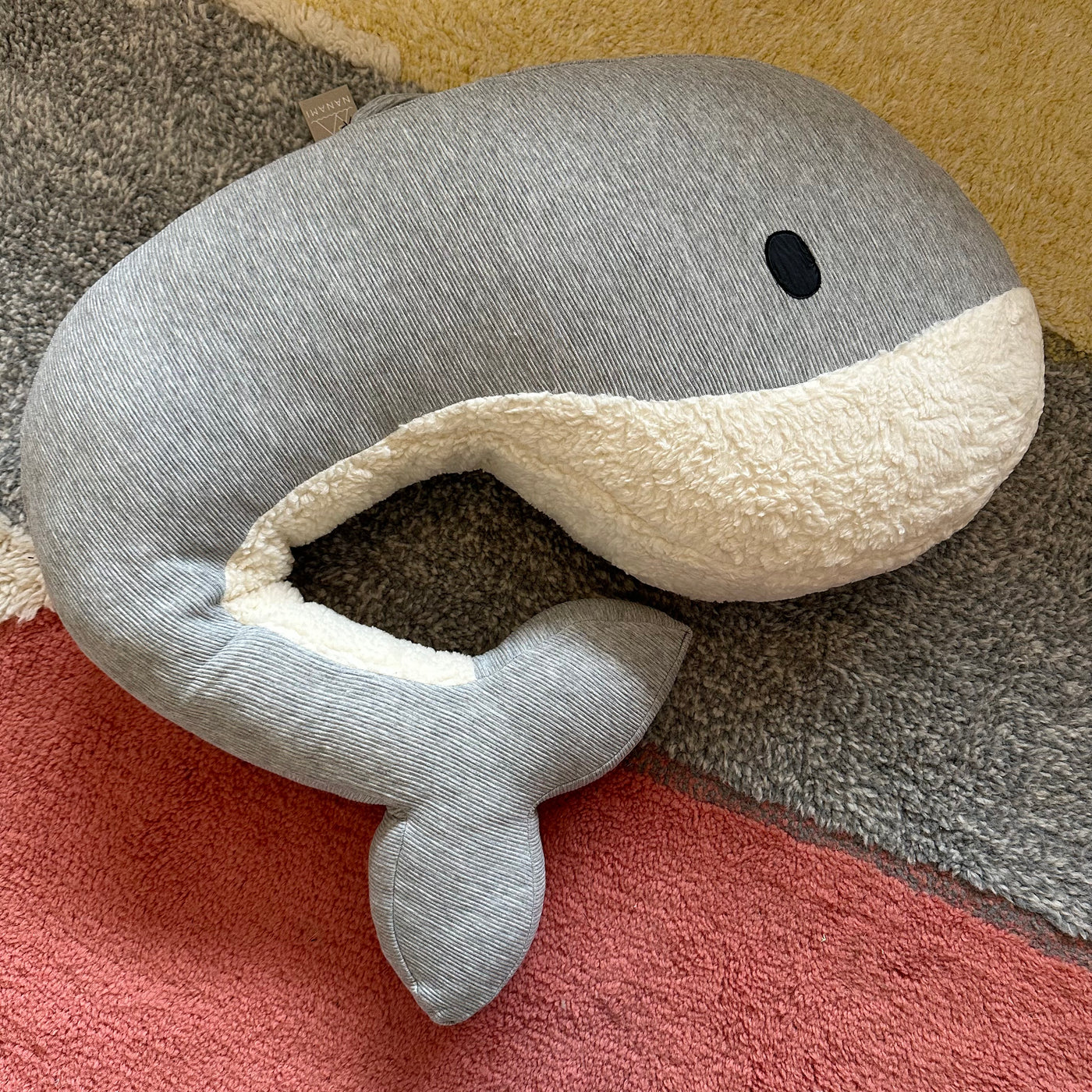 Feeding pillow Momo whale light grey